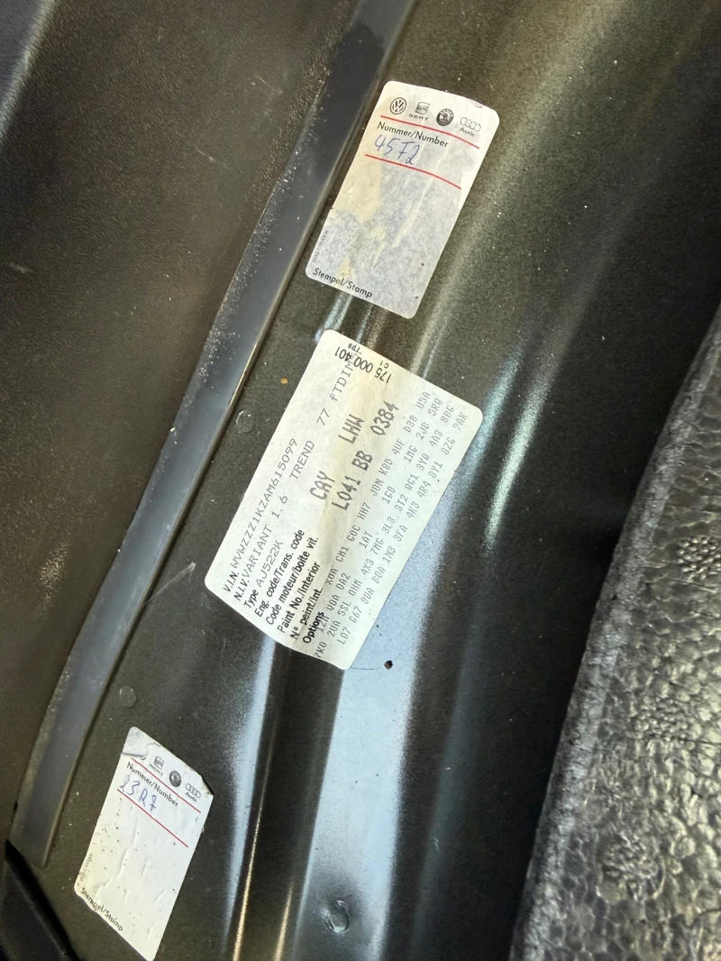 VW Golf 1.6 тди, снимка 11 - Автомобили и джипове - 52354940