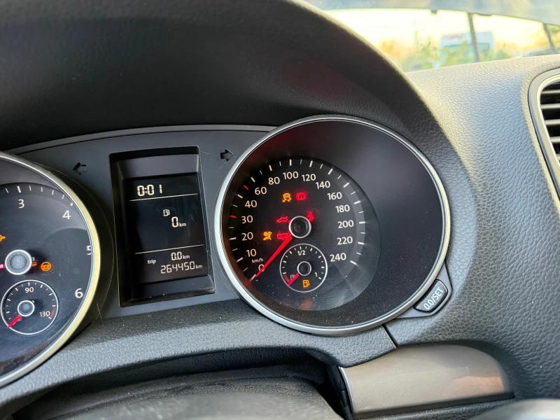 VW Golf 1.6 тди, снимка 10 - Автомобили и джипове - 52354940