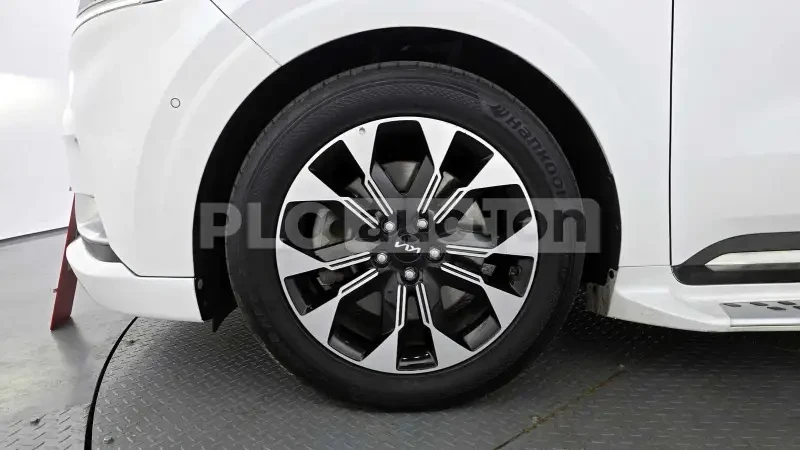 Kia Carnival 2.2CRDI, снимка 13 - Автомобили и джипове - 54331134