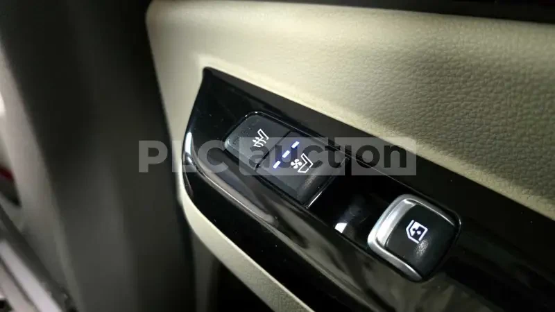 Kia Carnival 2.2CRDI, снимка 10 - Автомобили и джипове - 54331134