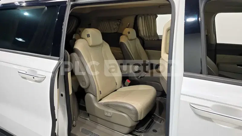 Kia Carnival 2.2CRDI, снимка 12 - Автомобили и джипове - 54331134