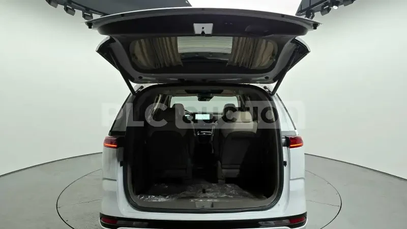 Kia Carnival 2.2CRDI, снимка 14 - Автомобили и джипове - 54331134