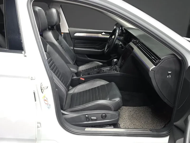VW Passat 2.0 TDI - САМО 30% АВАНС, снимка 11 - Автомобили и джипове - 55737195
