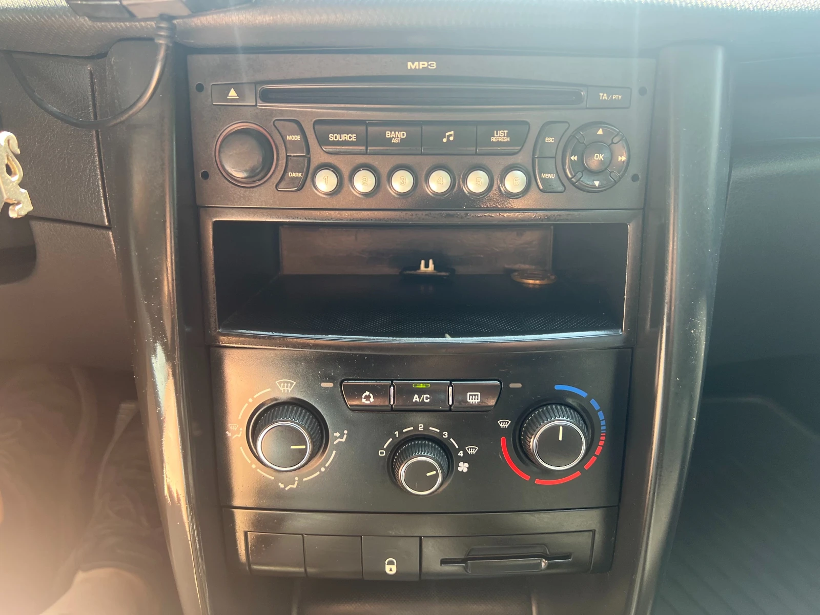 Peugeot 207 1.6 HDI - изображение 7