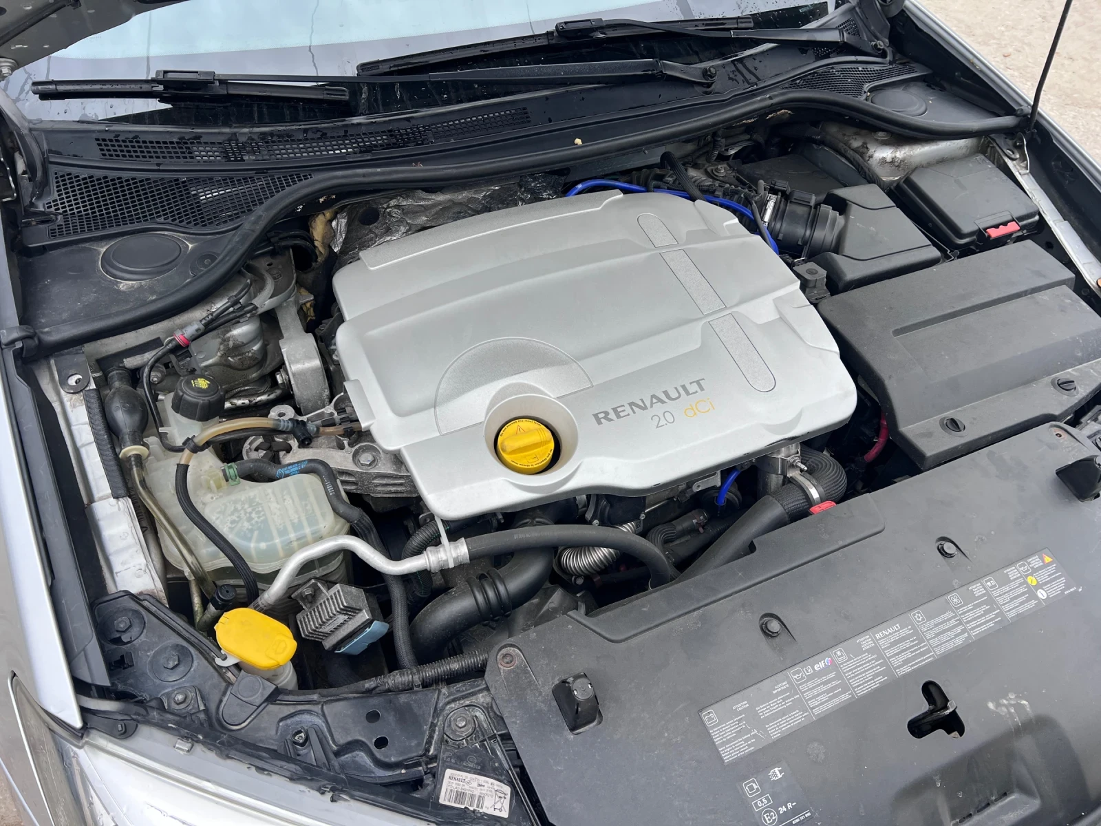 Renault Laguna 2.0DCI 4control, снимка 9 - Автомобили и джипове - 54016353