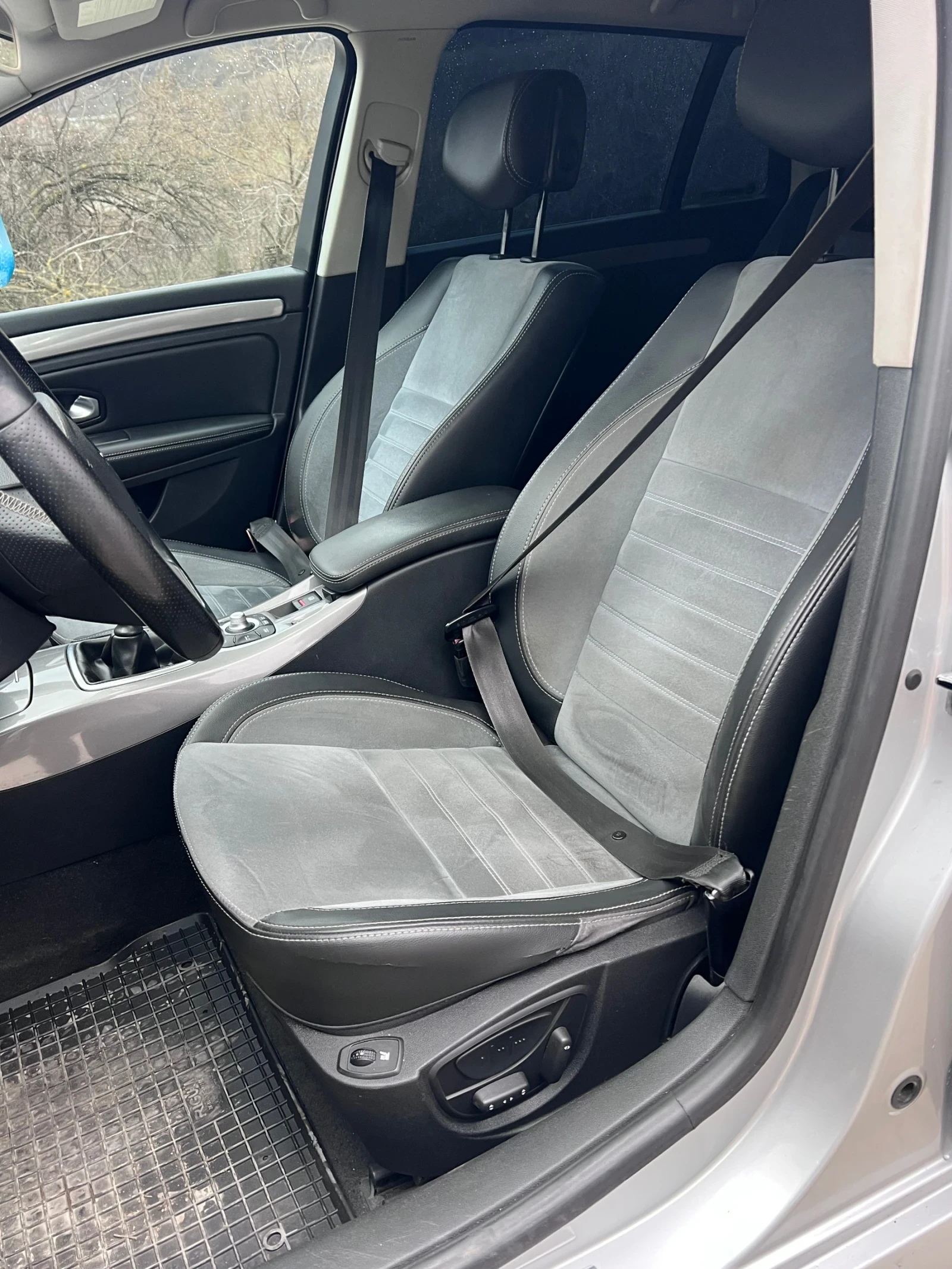 Renault Laguna 2.0DCI 4control, снимка 6 - Автомобили и джипове - 54016353