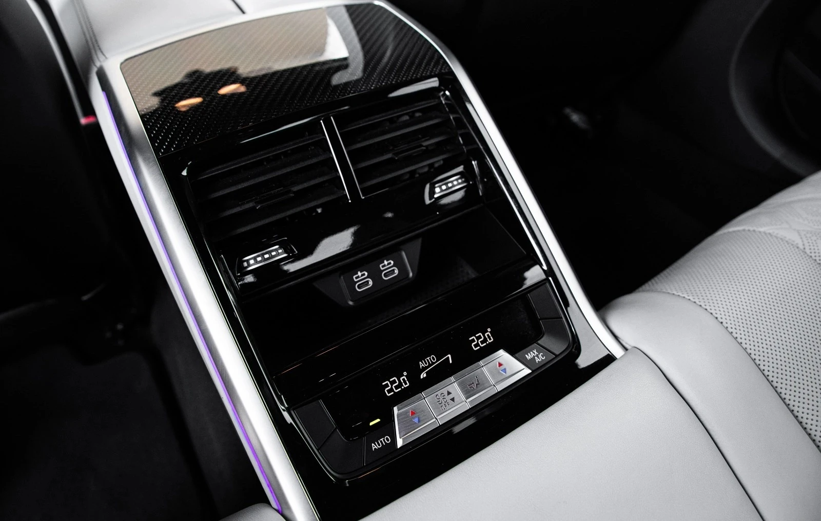 BMW M8 Competition xDrive, снимка 11 - Автомобили и джипове - 54188395