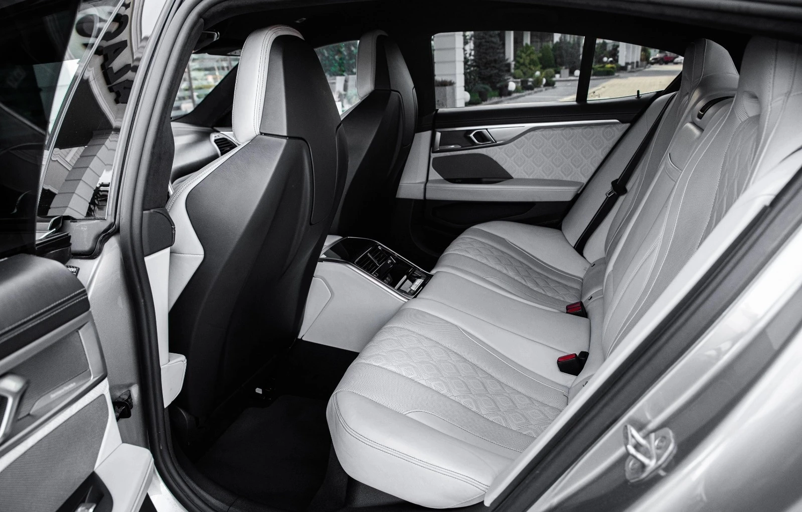 BMW M8 Competition xDrive, снимка 7 - Автомобили и джипове - 54188395