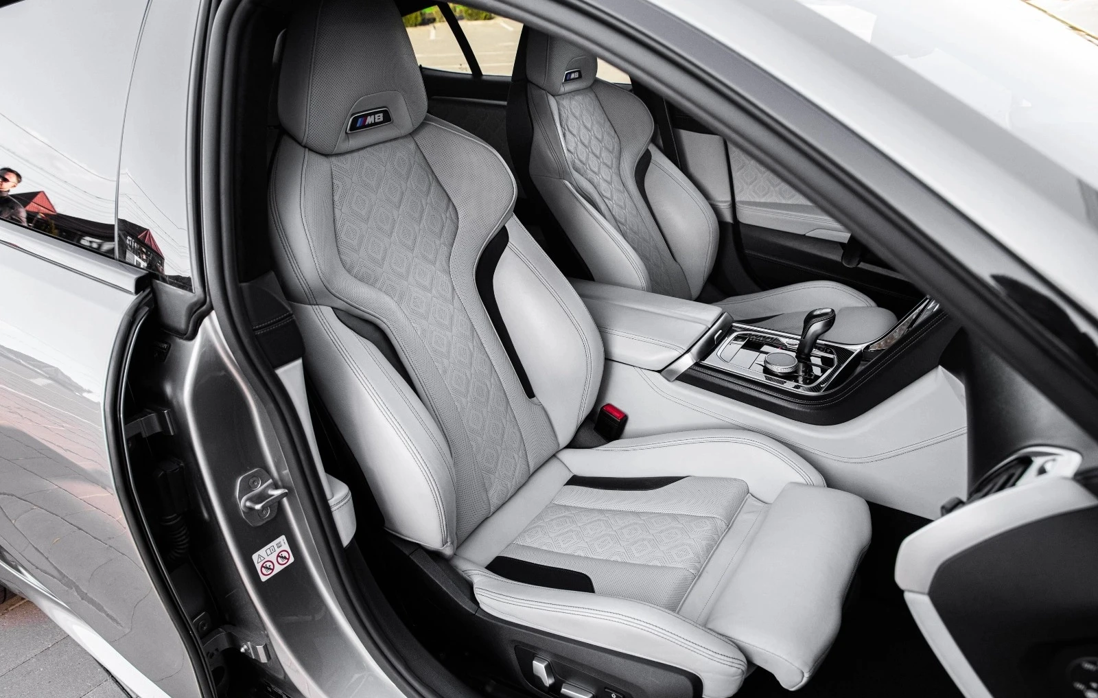 BMW M8 Competition xDrive, снимка 6 - Автомобили и джипове - 54188395