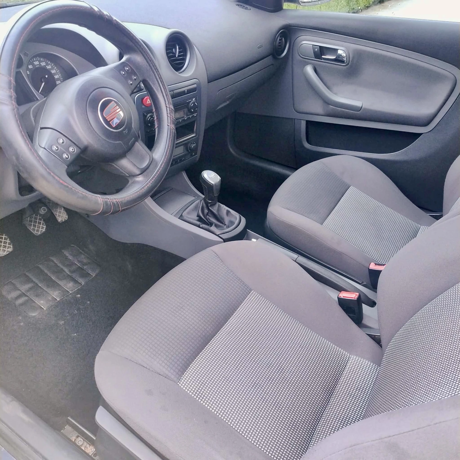 Seat Ibiza 1.9, снимка 8 - Автомобили и джипове - 54423337