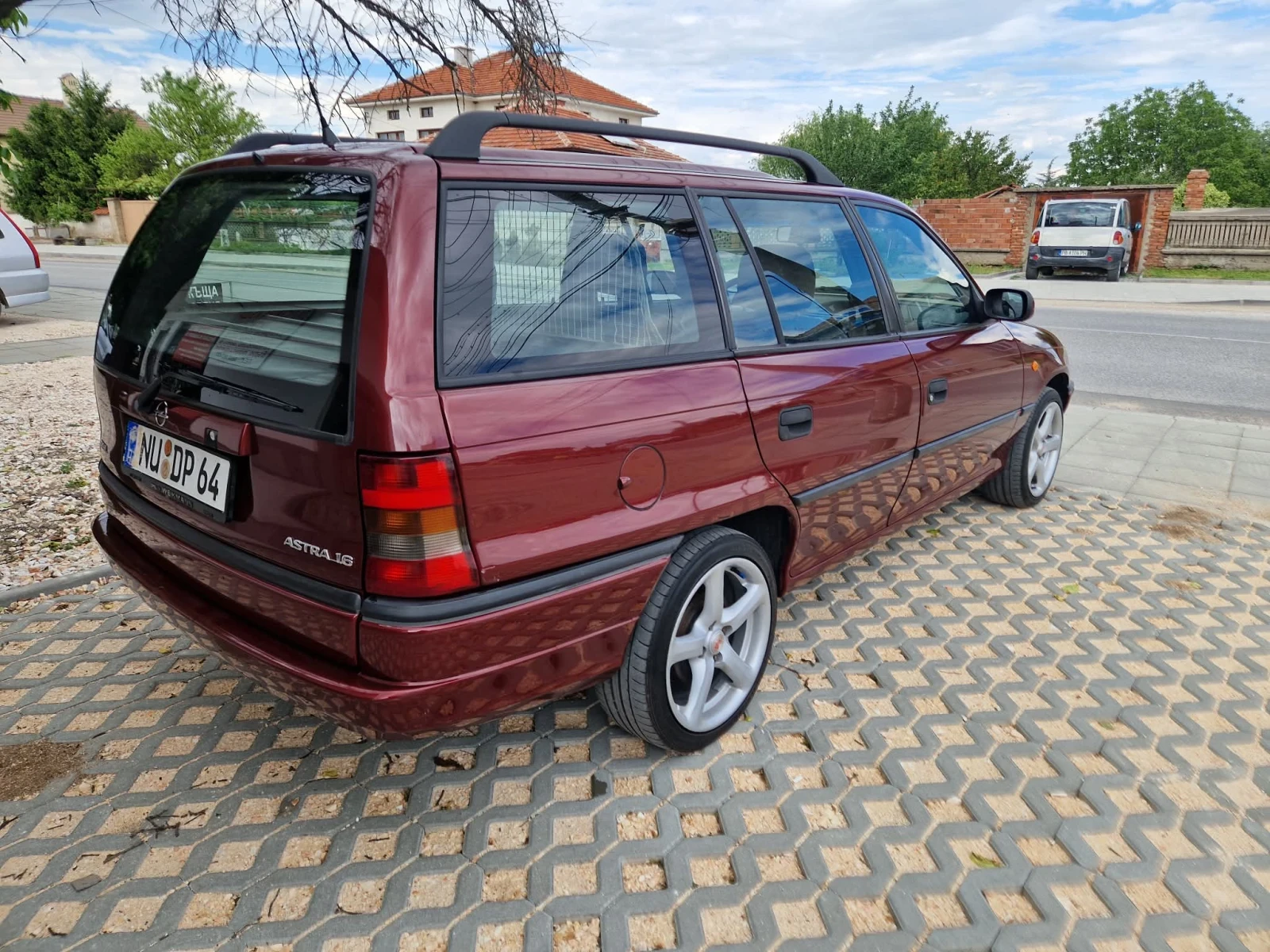 Opel Astra Opel astra 1.6 бензин 71хил км, снимка 2 - Автомобили и джипове - 54639447