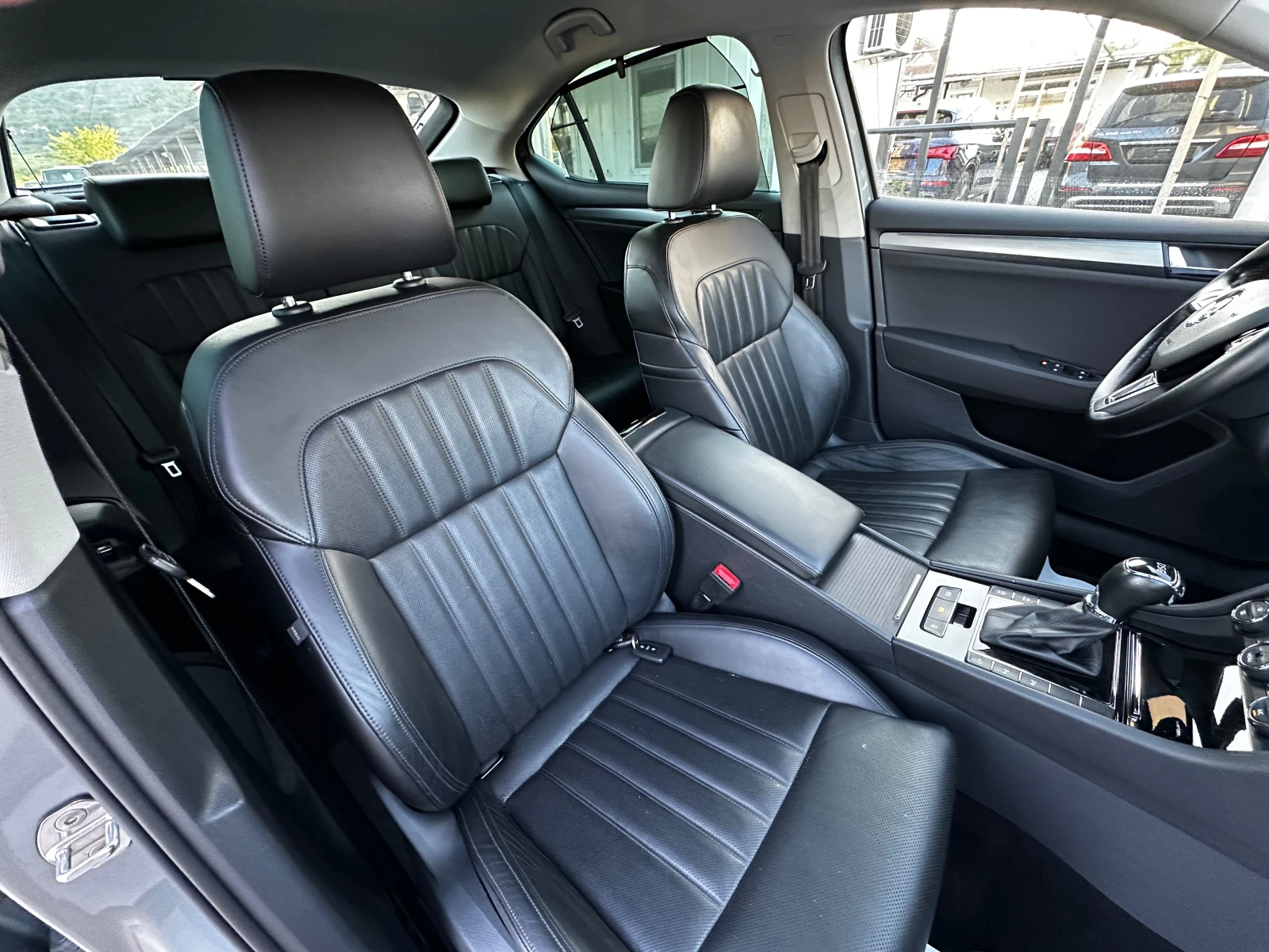 Skoda Superb 2.0TDI 150к.с* ClimaSeats* BlindSpot, снимка 8 - Автомобили и джипове - 55475345