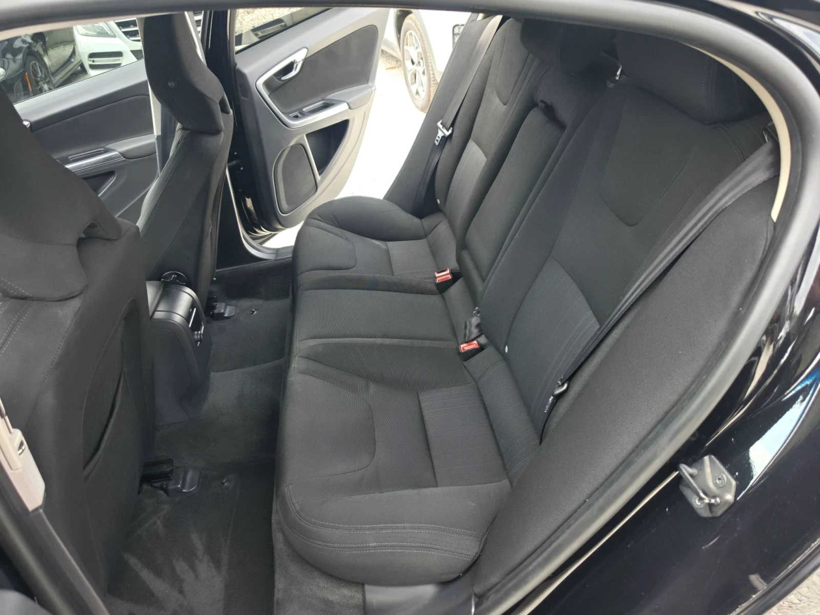 Volvo S60 2.0/136 коня, снимка 15 - Автомобили и джипове - 55666731