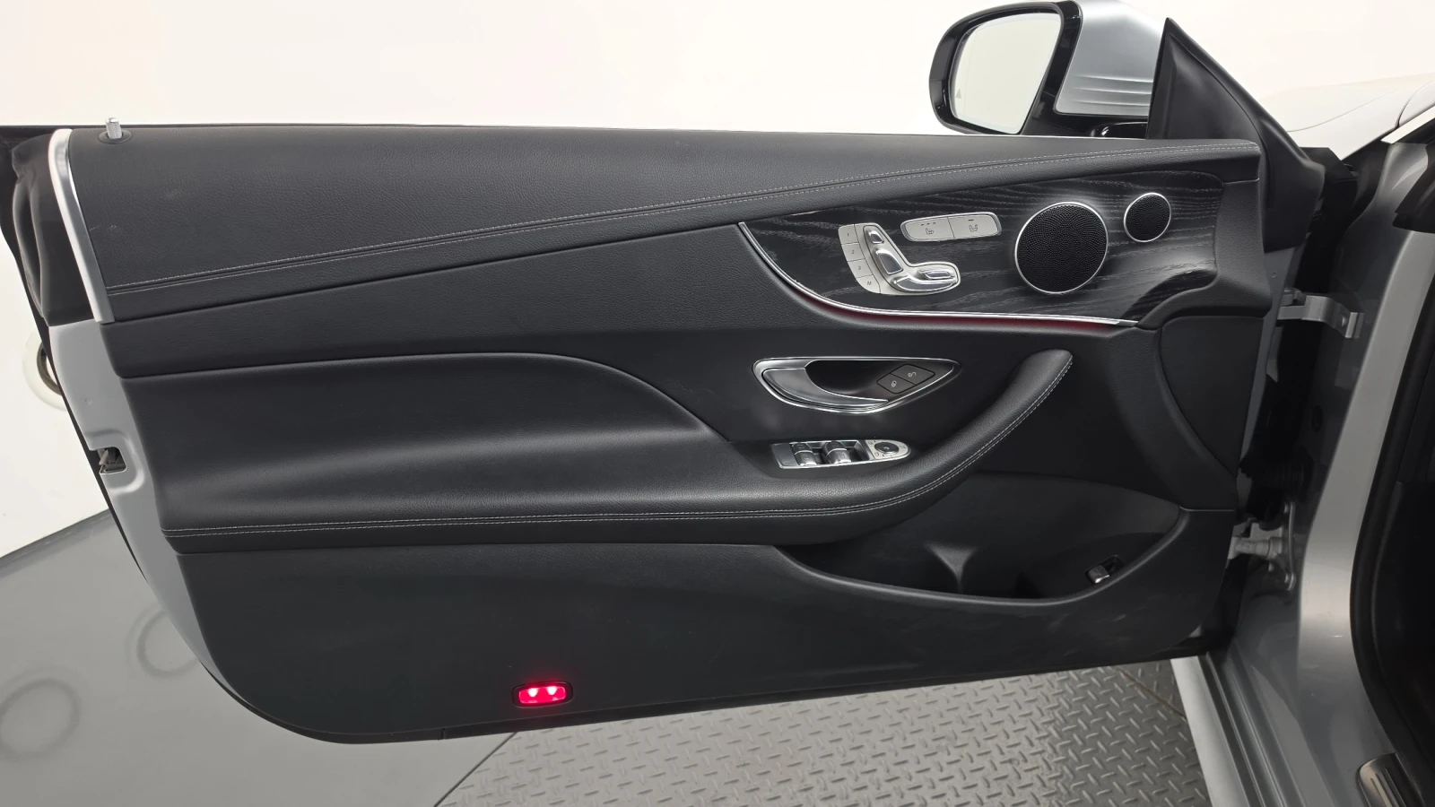 Mercedes-Benz E 220, снимка 9 - Автомобили и джипове - 55721385