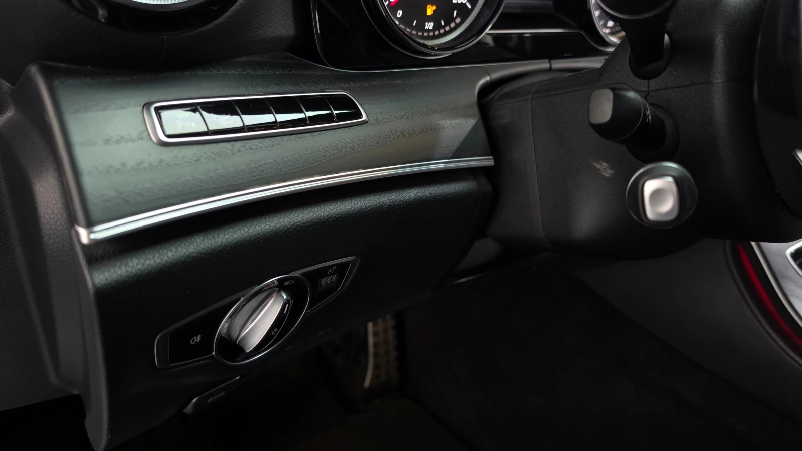 Mercedes-Benz E 220, снимка 16 - Автомобили и джипове - 55721385