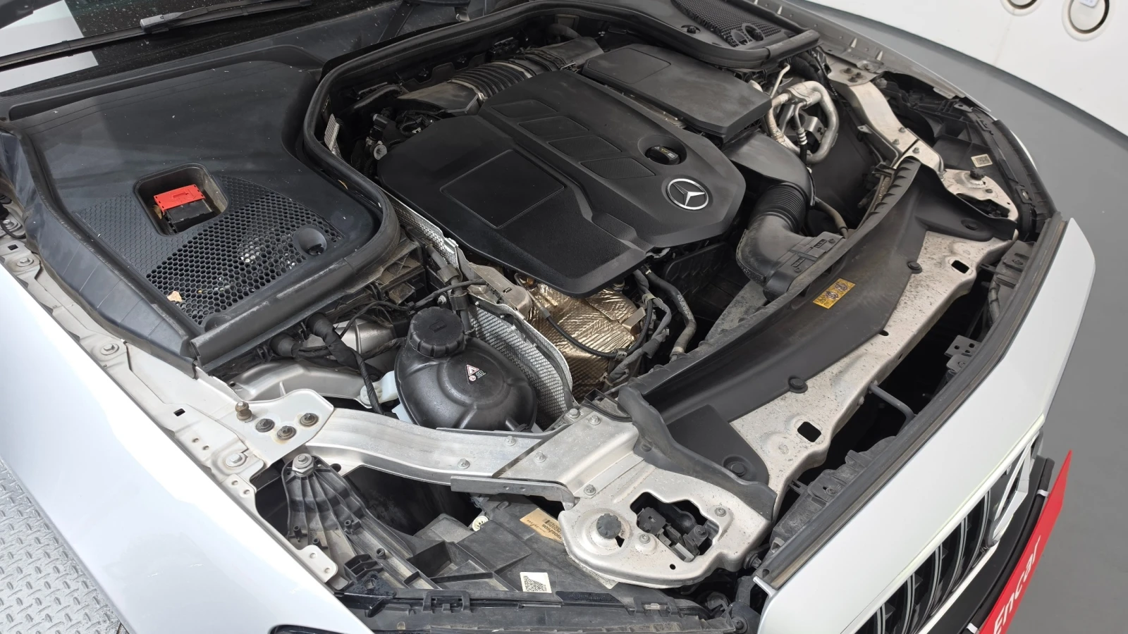 Mercedes-Benz E 220, снимка 6 - Автомобили и джипове - 55721385