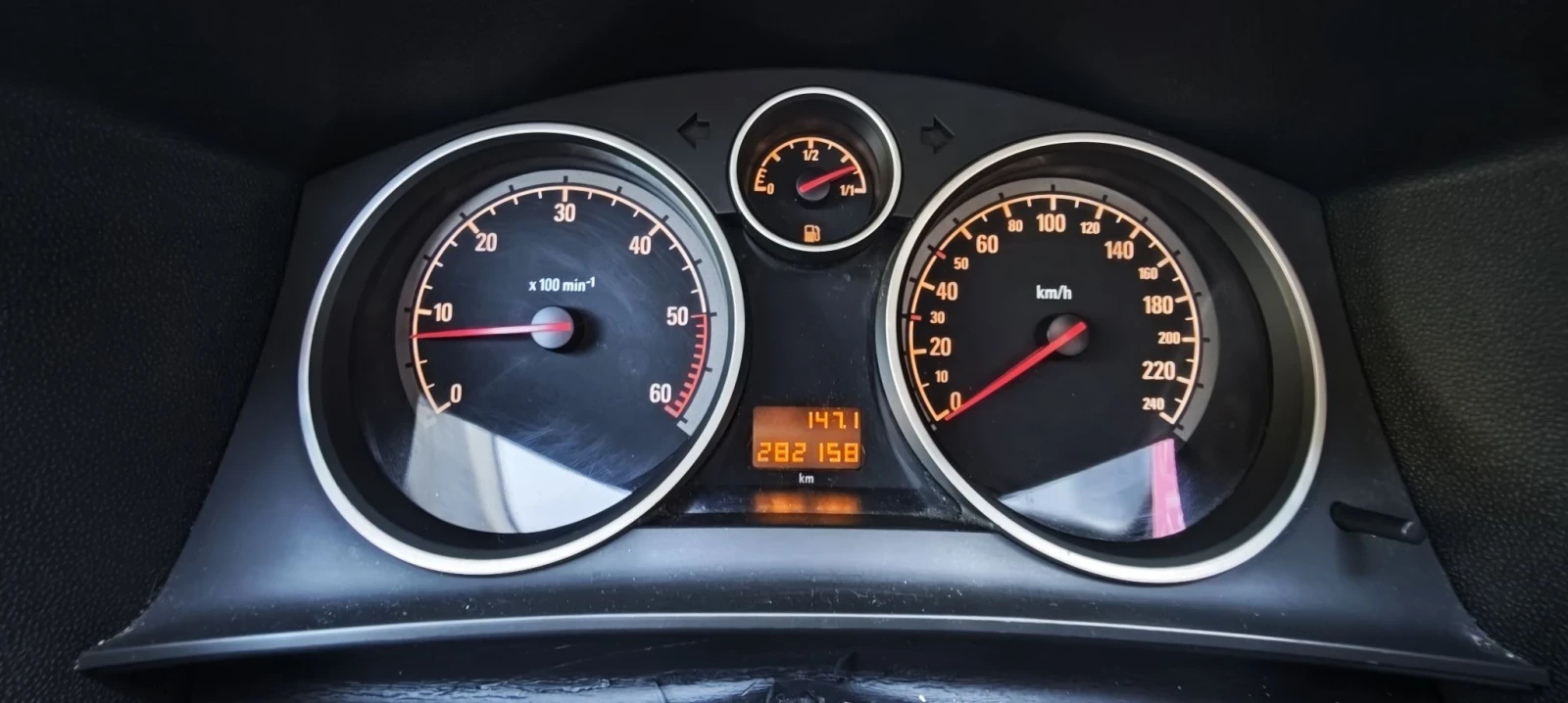 Opel Astra 1.9 CDTI, снимка 8 - Автомобили и джипове - 55990906