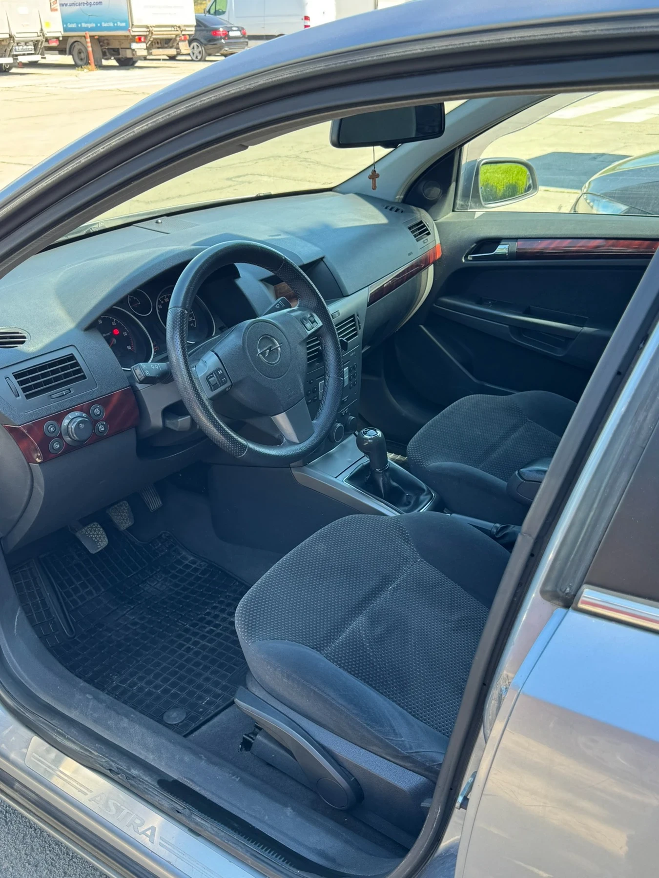 Opel Astra 1.7 cdti, снимка 11 - Автомобили и джипове - 56012305
