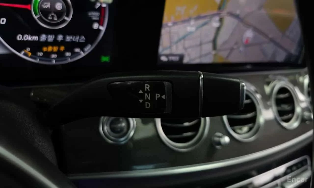 Mercedes-Benz E 300, снимка 9 - Автомобили и джипове - 56737183