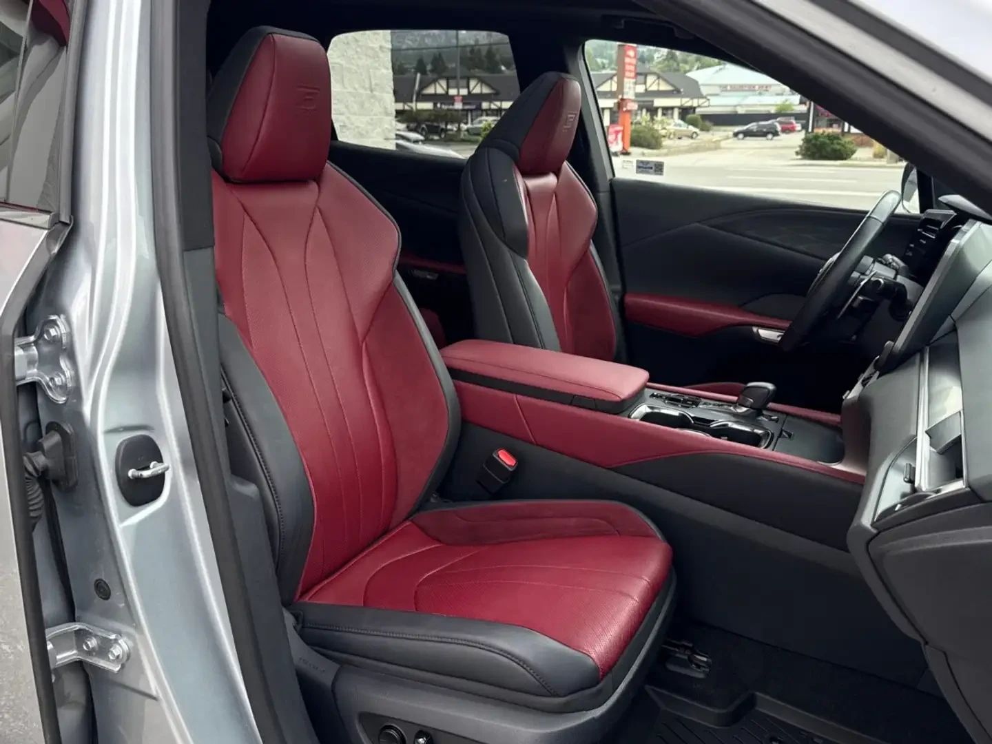 Lexus RX 500h F-SPORT/KEYLESS/LANE ASSIST/ПОДГРЕВ/ОБДУХВАНЕ - изображение 10