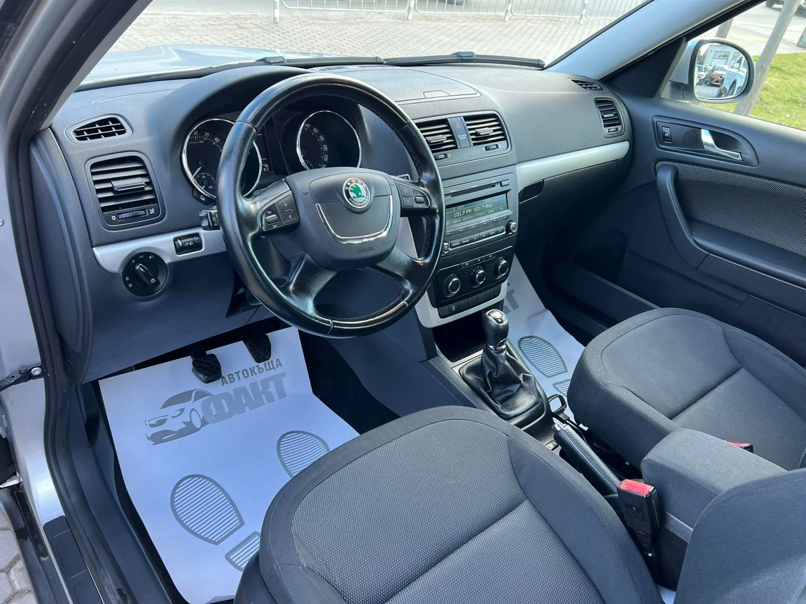 Skoda Yeti 2.0TDi/4x4, снимка 7 - Автомобили и джипове - 52773000