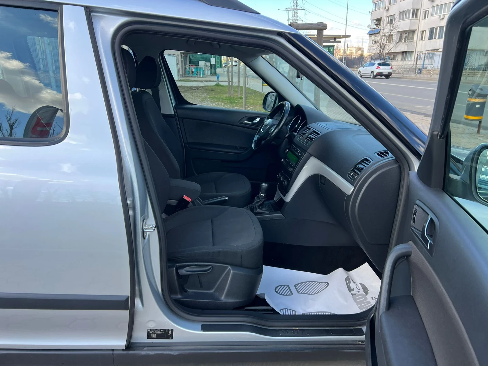 Skoda Yeti 2.0TDi/4x4, снимка 12 - Автомобили и джипове - 52773000