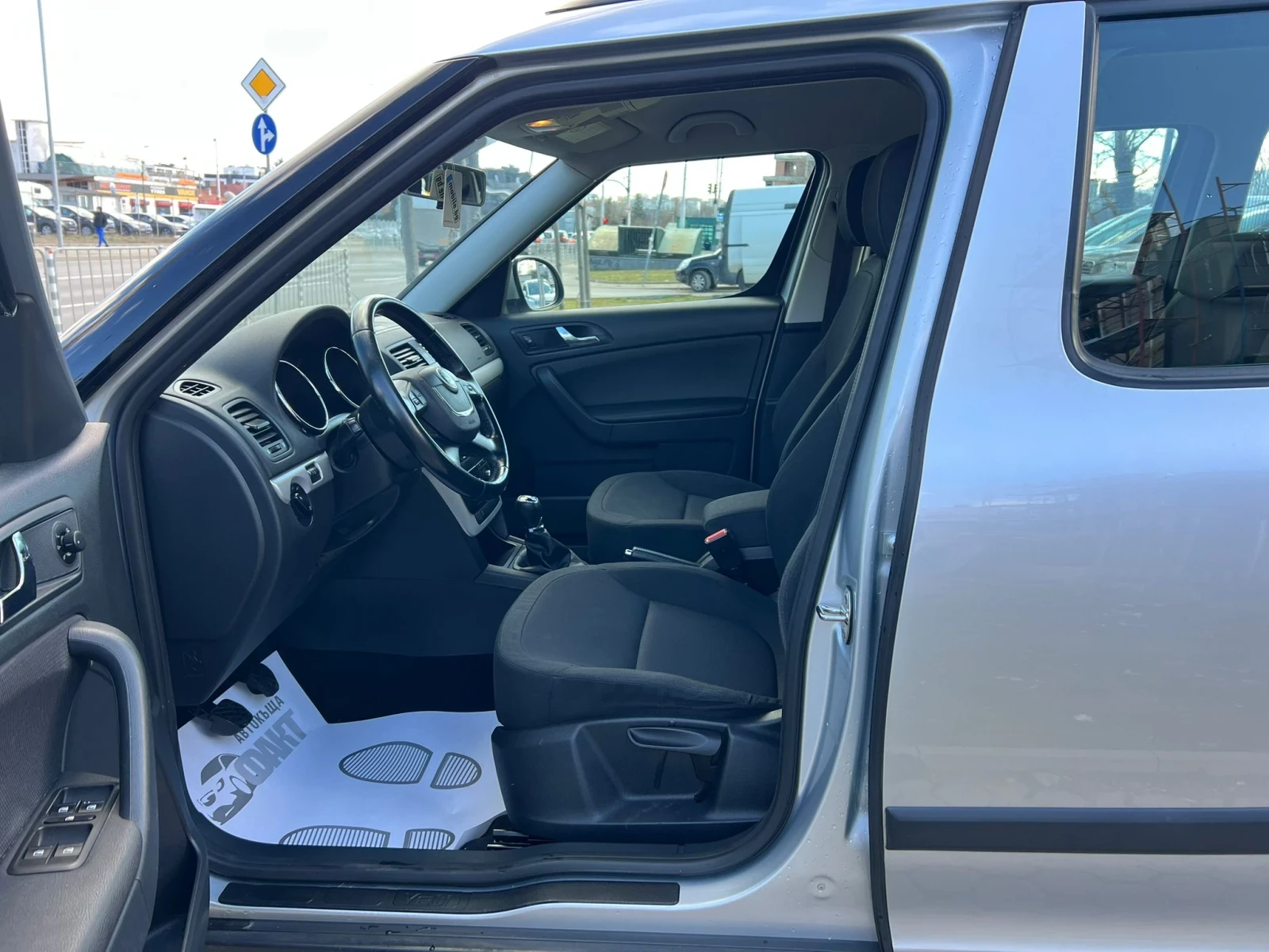 Skoda Yeti 2.0TDi/4x4, снимка 8 - Автомобили и джипове - 52773000