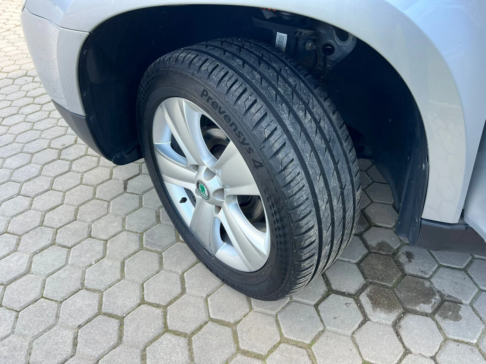 Skoda Yeti 2.0TDi/4x4, снимка 16 - Автомобили и джипове - 52773000