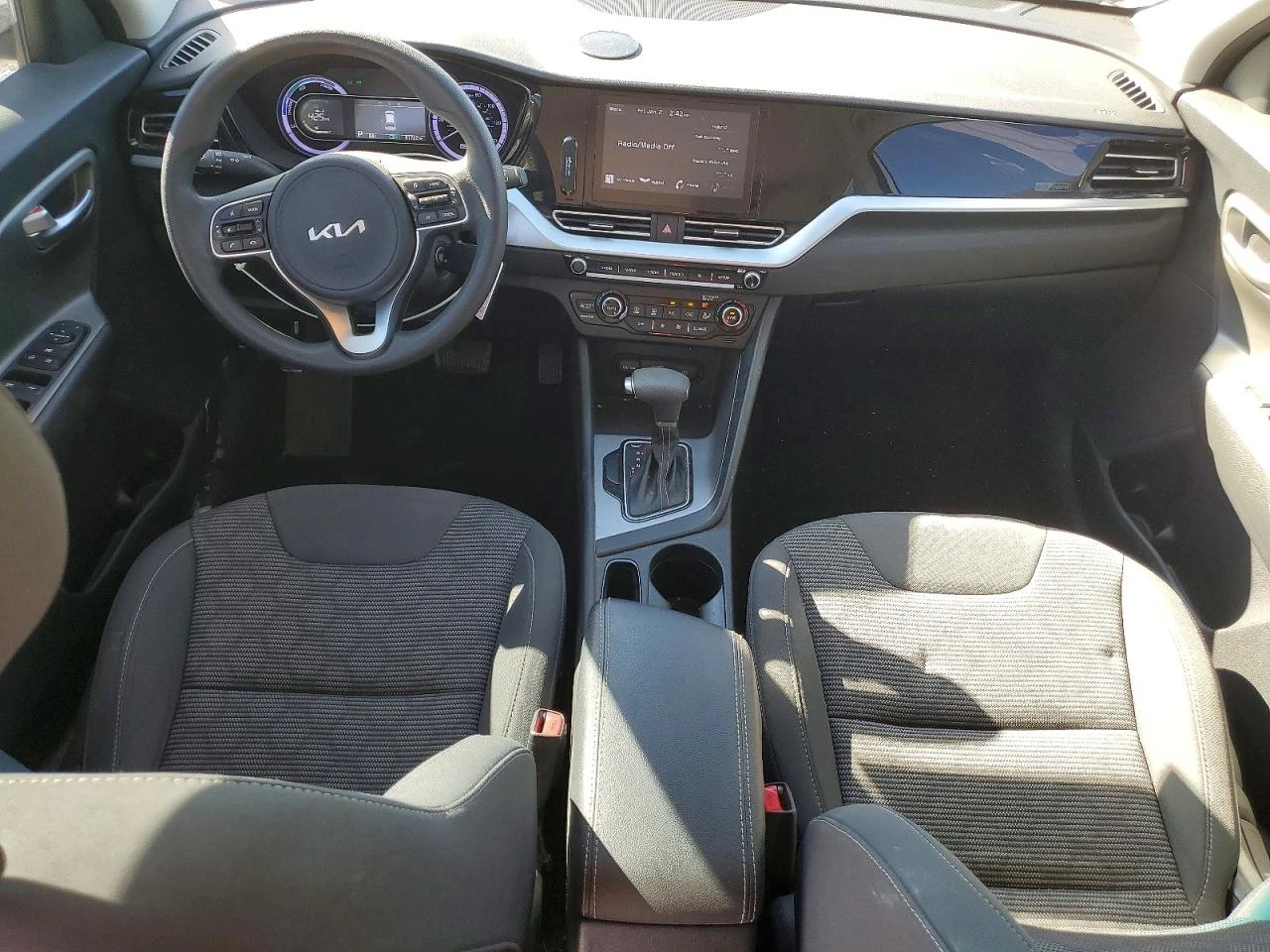 Kia Niro 1.6l Lx, снимка 8 - Автомобили и джипове - 53966422