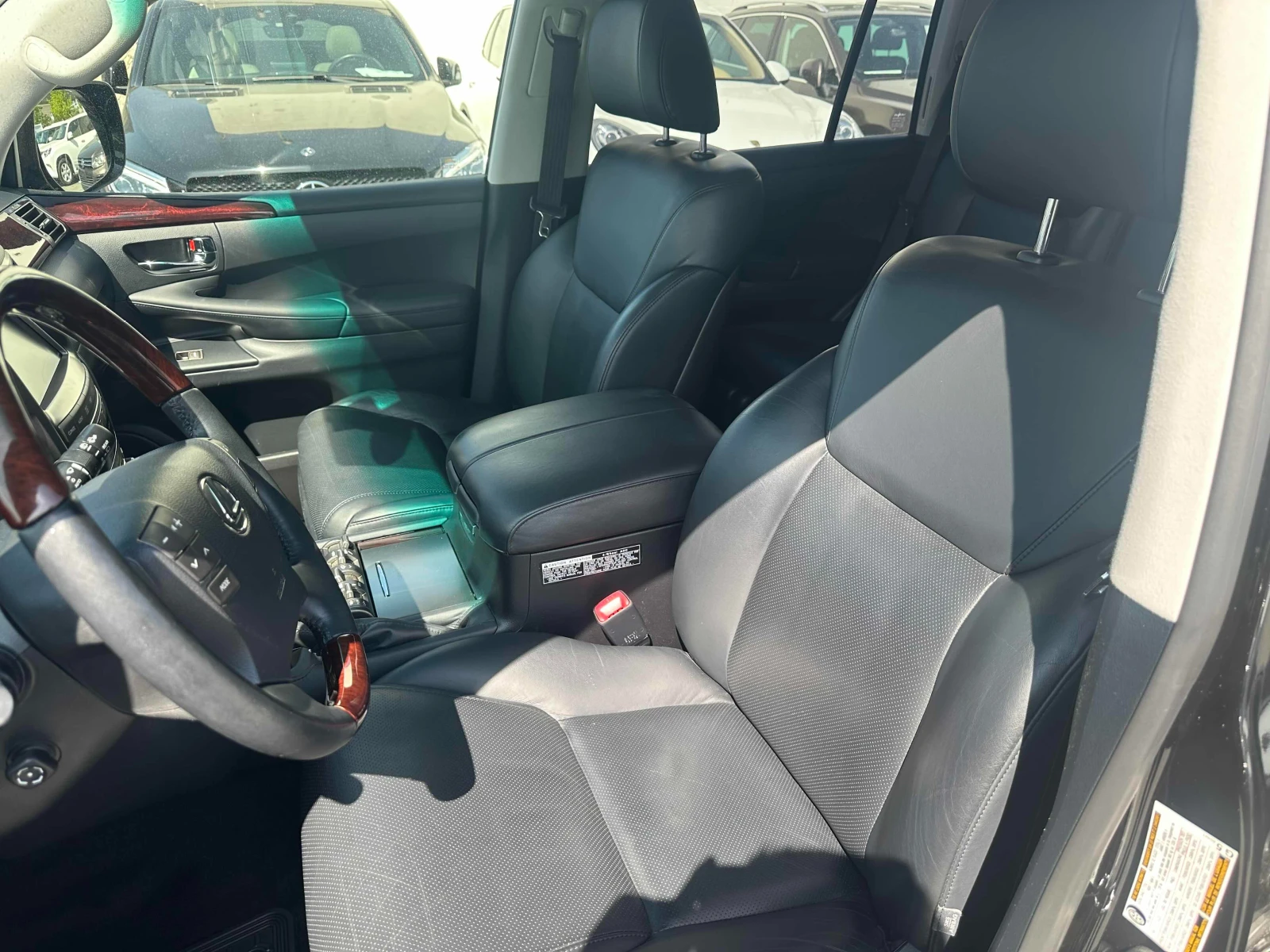 Lexus LX 570 * * CARFAX * * АВТО КРЕДИТ * * Цена до БГ * * , снимка 10 - Автомобили и джипове - 54479616