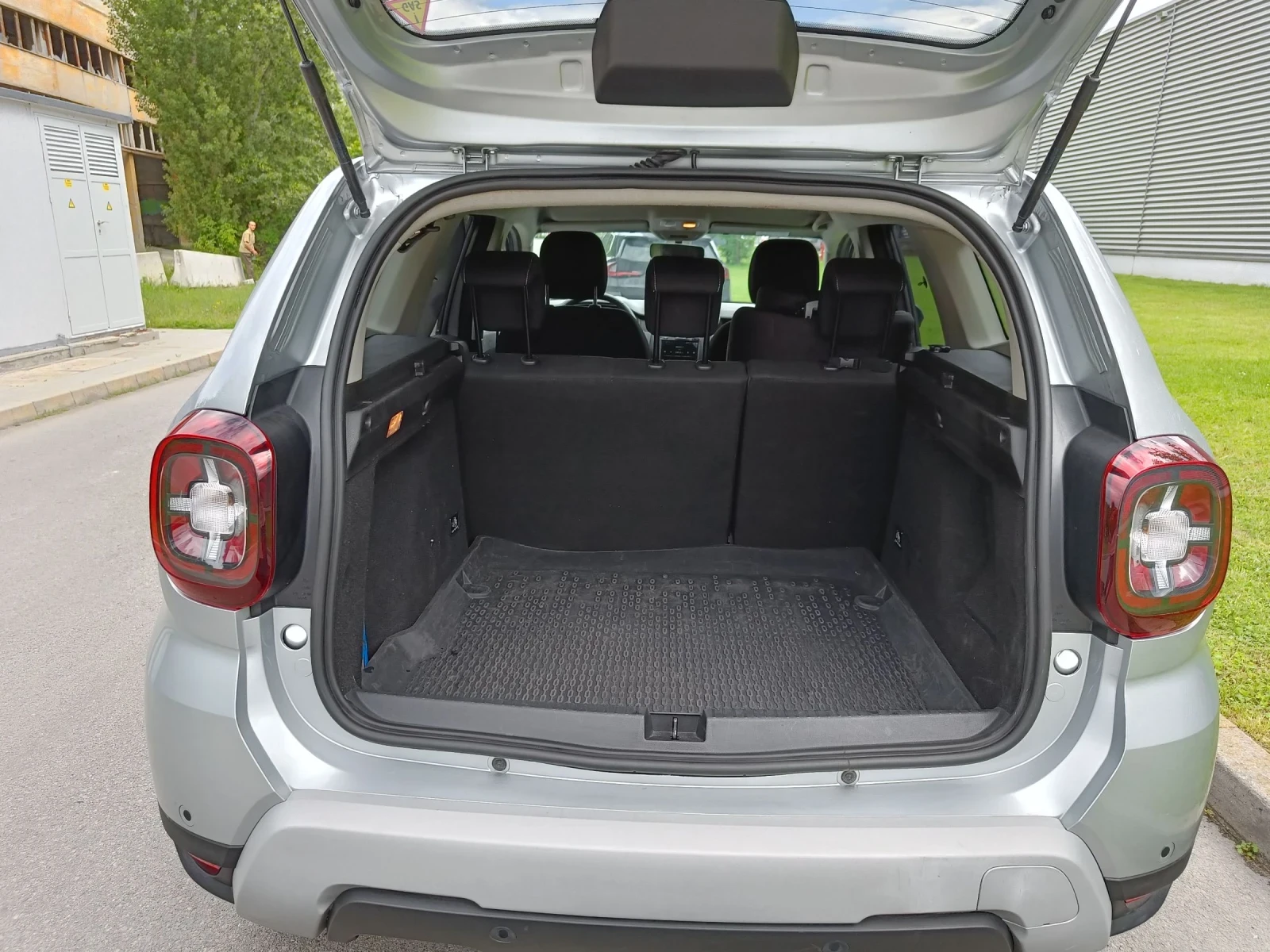 Dacia Duster 50000км.ГАЗ, снимка 8 - Автомобили и джипове - 55100997
