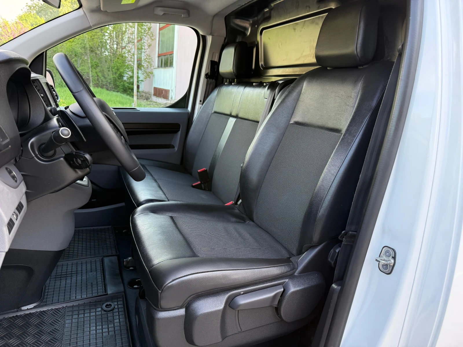 Opel Vivaro 2.0HDi AUTOMATIC, снимка 10 - Бусове и автобуси - 54457366