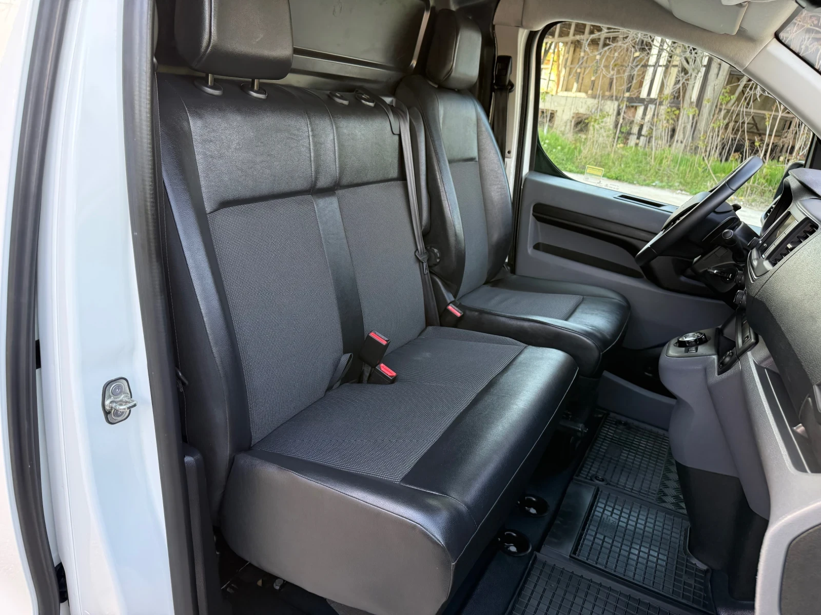 Opel Vivaro 2.0HDi AUTOMATIC, снимка 11 - Бусове и автобуси - 54457366