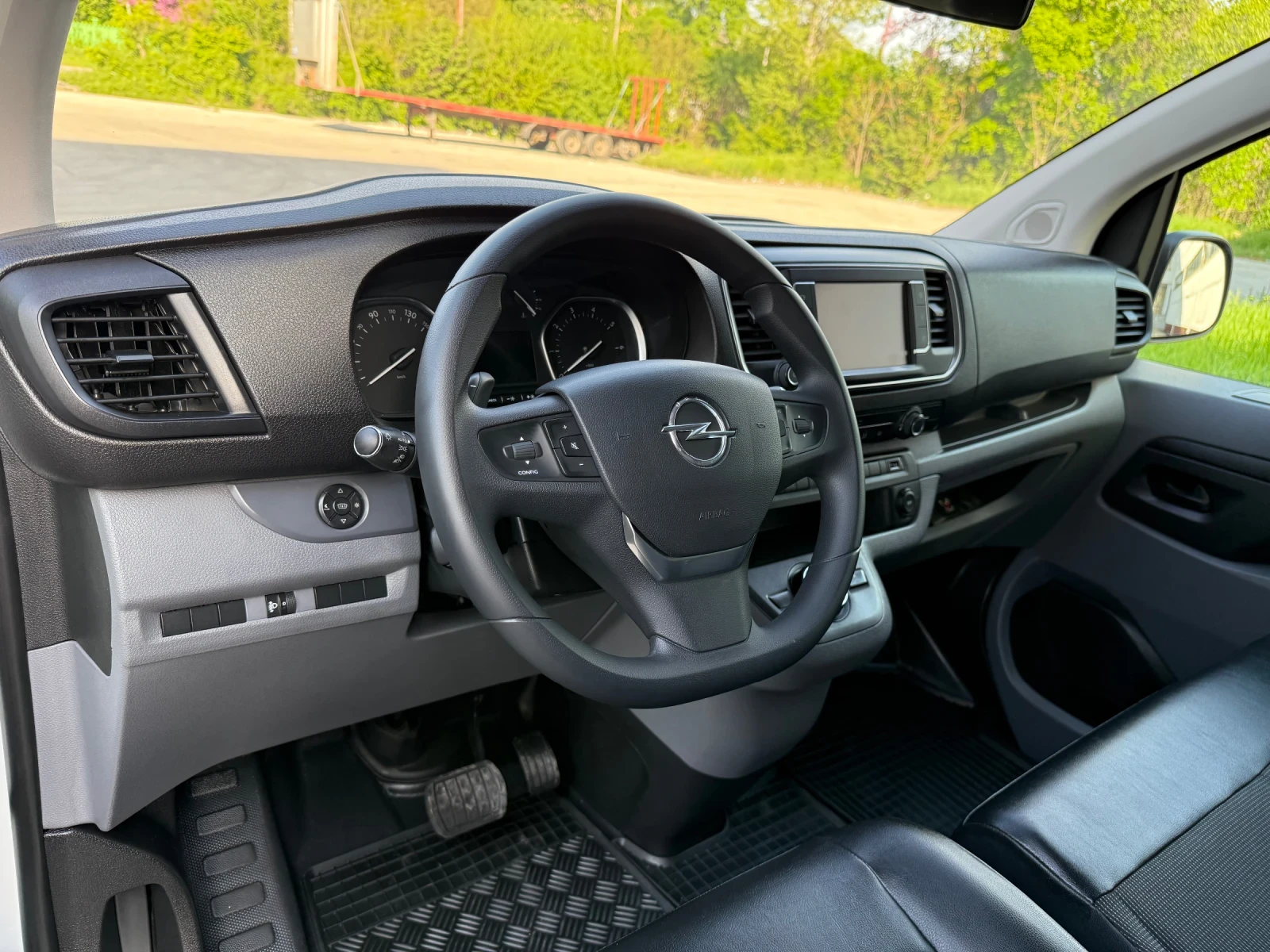 Opel Vivaro 2.0HDi AUTOMATIC, снимка 8 - Бусове и автобуси - 54457366