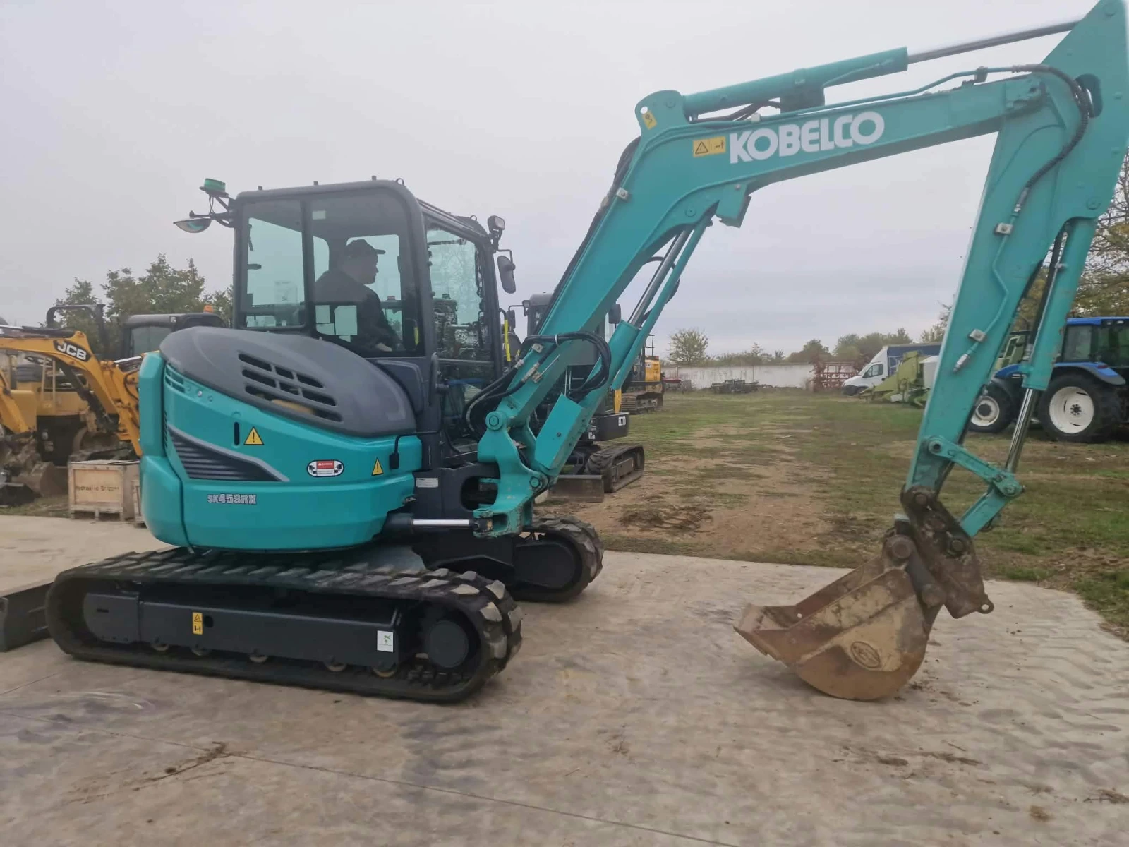 Багер Kobelco SK45SRX-6
