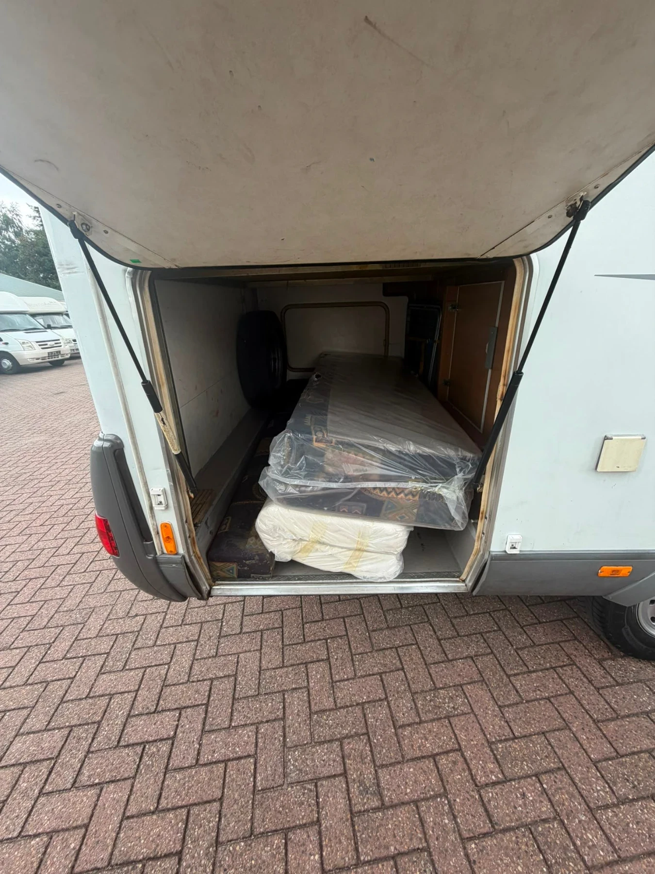 Кемпер HYMER / ERIBA B644, снимка 8 - Каравани и кемпери - 55773964