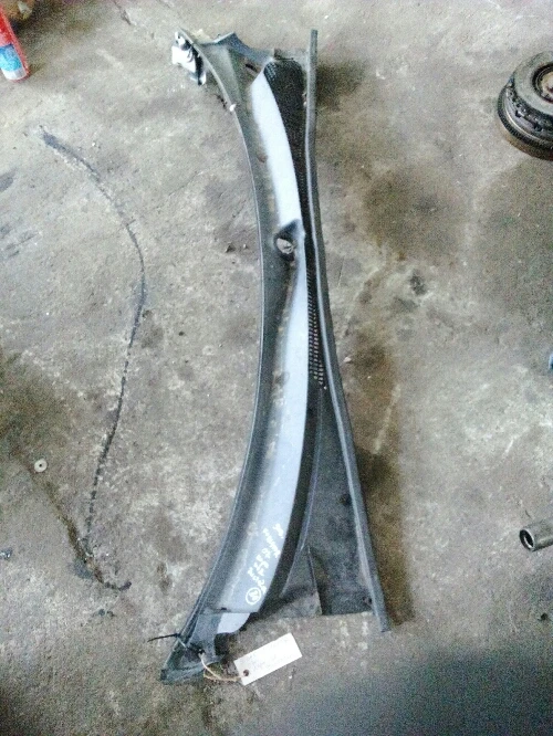 Кора под предни чистачки Субару Форестър