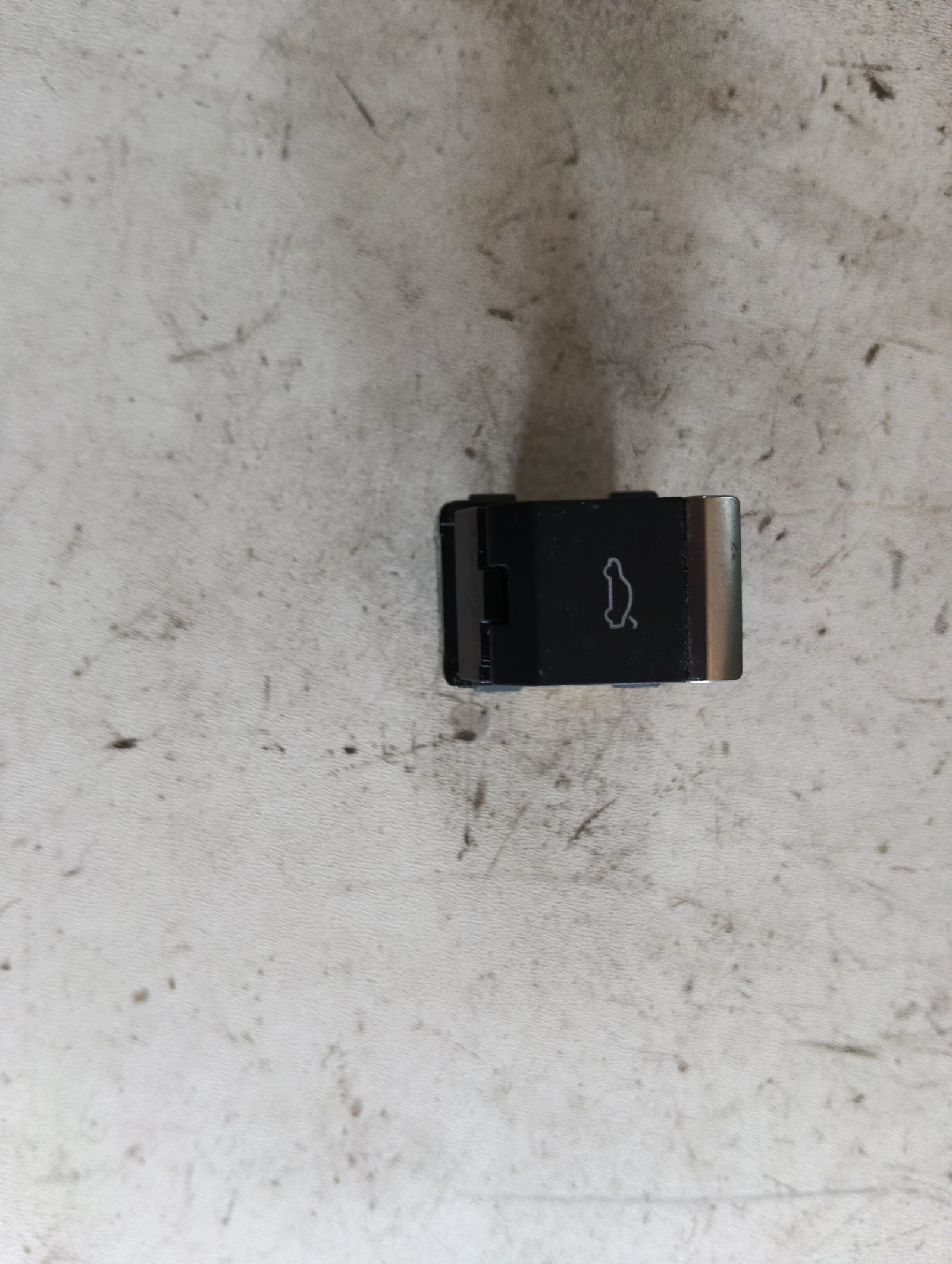 копче отваряне заден капак 4M0959831A Audi A4
