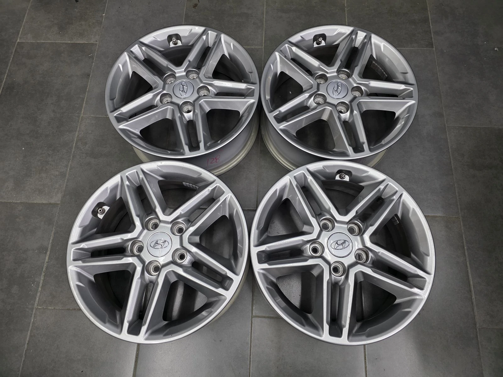 Джанти за Hyundai, снимка 3 - Гуми и джанти - 56735176