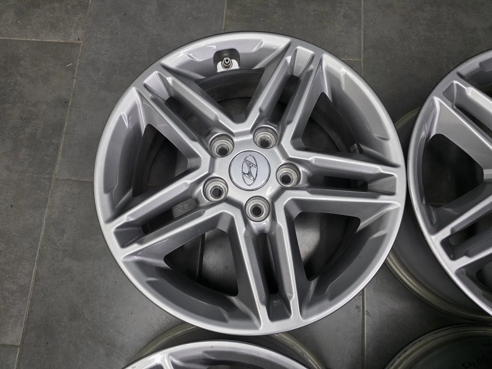 Джанти за Hyundai, снимка 5 - Гуми и джанти - 56735176