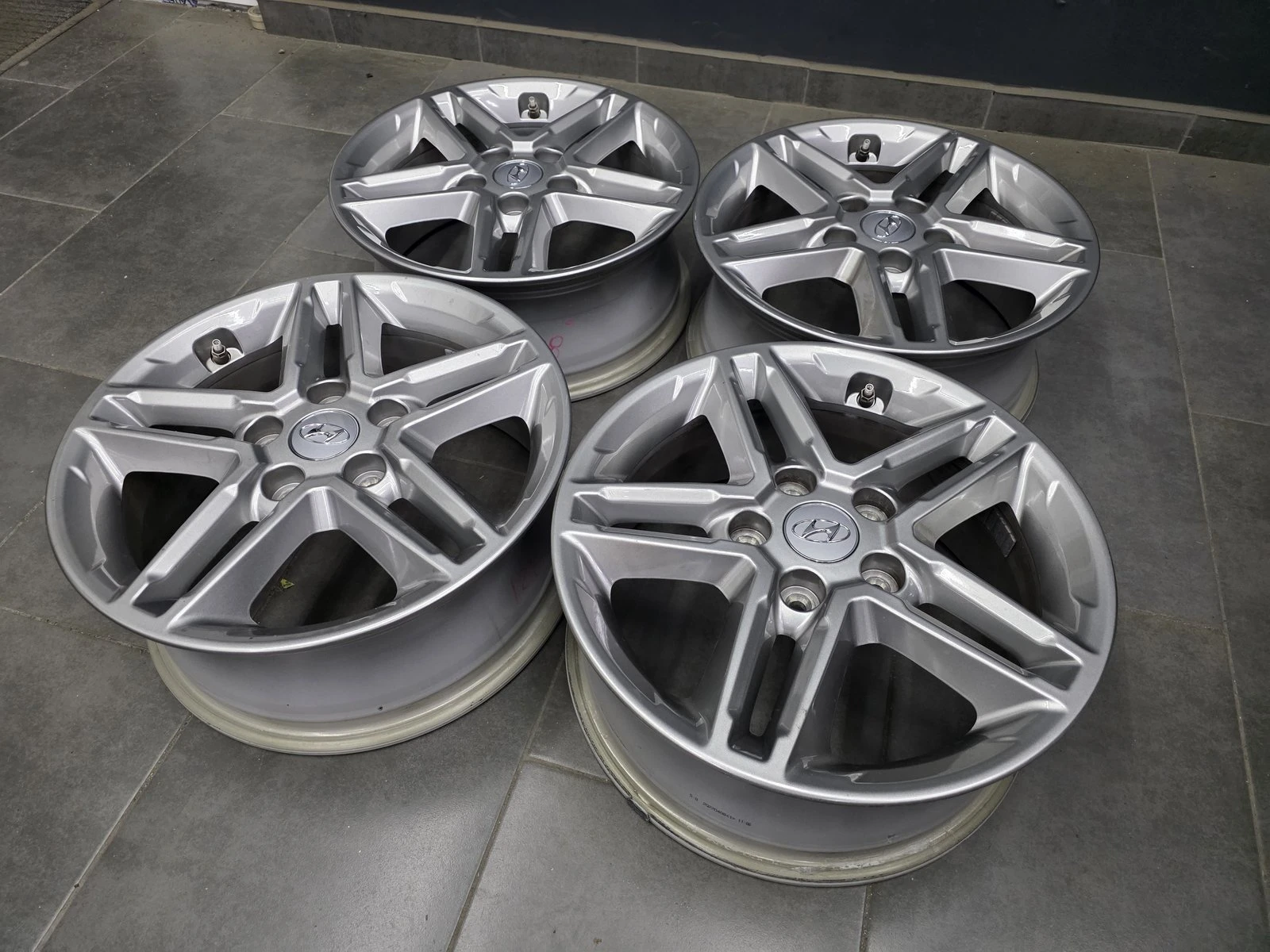 Джанти за Hyundai, снимка 4 - Гуми и джанти - 56735176