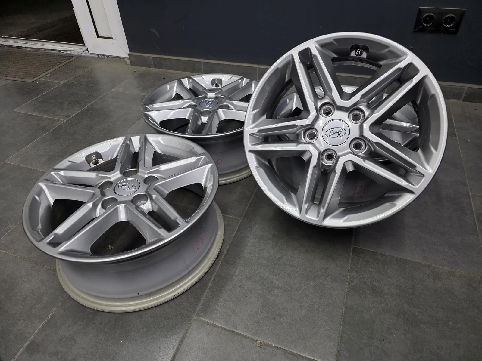 Джанти за Hyundai, снимка 2 - Гуми и джанти - 56735176