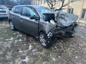 Toyota Auris 1.8-Хибрид, снимка 1