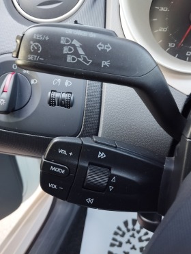 Seat Ibiza 1.2i, снимка 10 - Автомобили и джипове - 43593837
