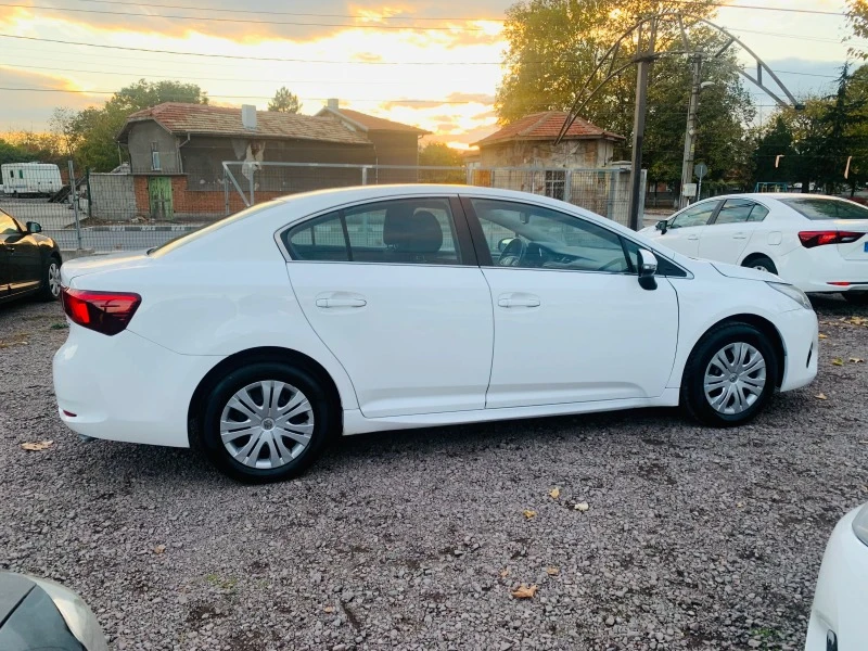 Toyota Avensis 1.6d-4d НОВА!!!!, снимка 8 - Автомобили и джипове - 43036352