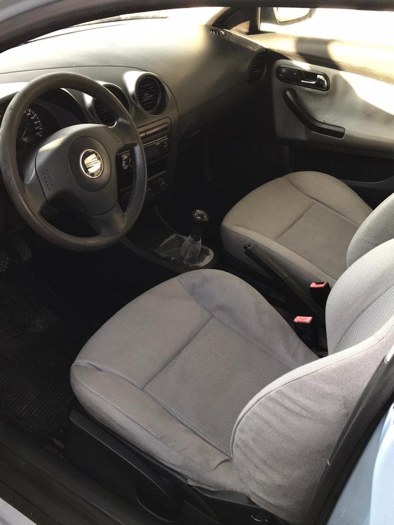 Seat Ibiza 1.2i klima, снимка 6 - Автомобили и джипове - 46449412