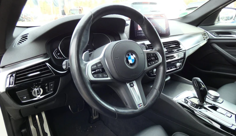 BMW 520 MILD/198HP/M-SPORT/NAVI/PANO/CAM/827b, снимка 8 - Автомобили и джипове - 49085309