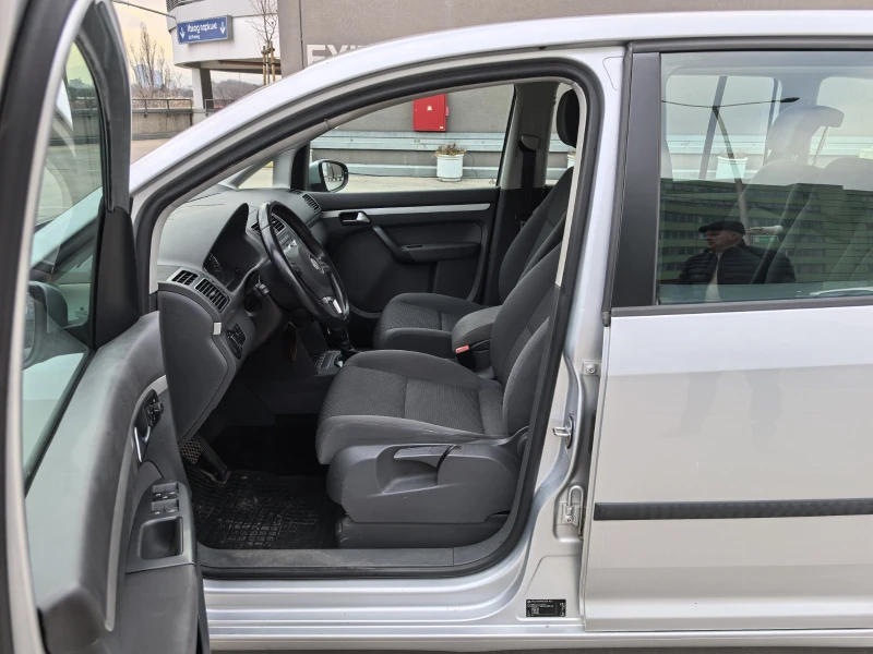 VW Touran, снимка 9 - Автомобили и джипове - 49495565