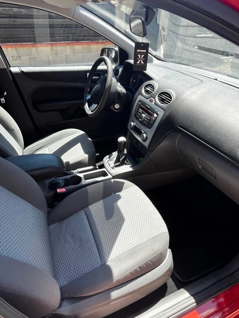 Ford Focus 1.6 , снимка 9 - Автомобили и джипове - 52384897