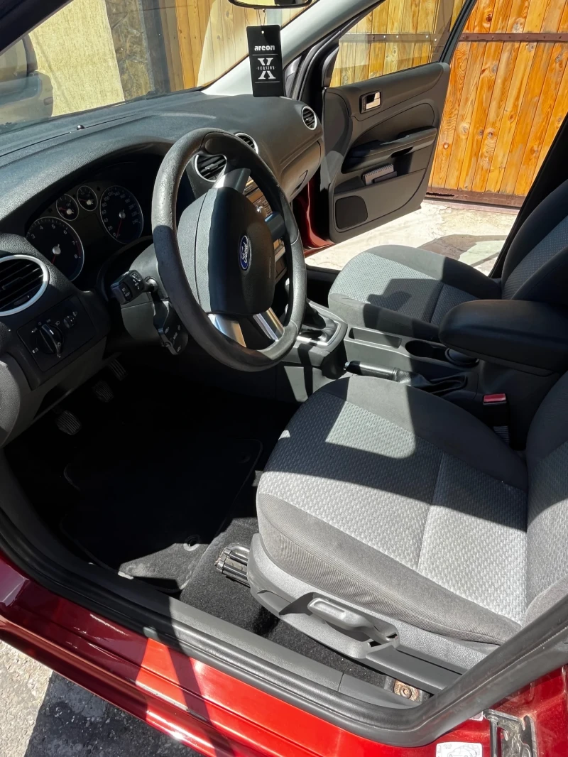 Ford Focus 1.6 , снимка 8 - Автомобили и джипове - 52384897